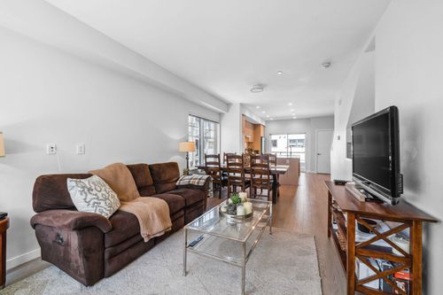 19451-sutton-avenue-south-meadows-pitt-meadows-05 at 
