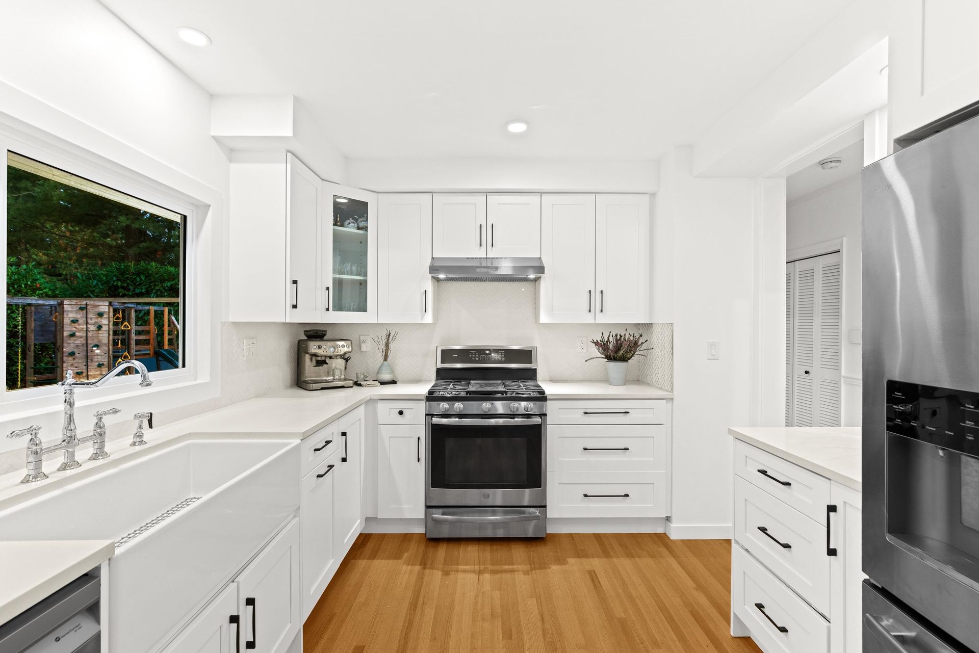 4123-virginia-crescent-canyon-heights-nv-north-vancouver-04