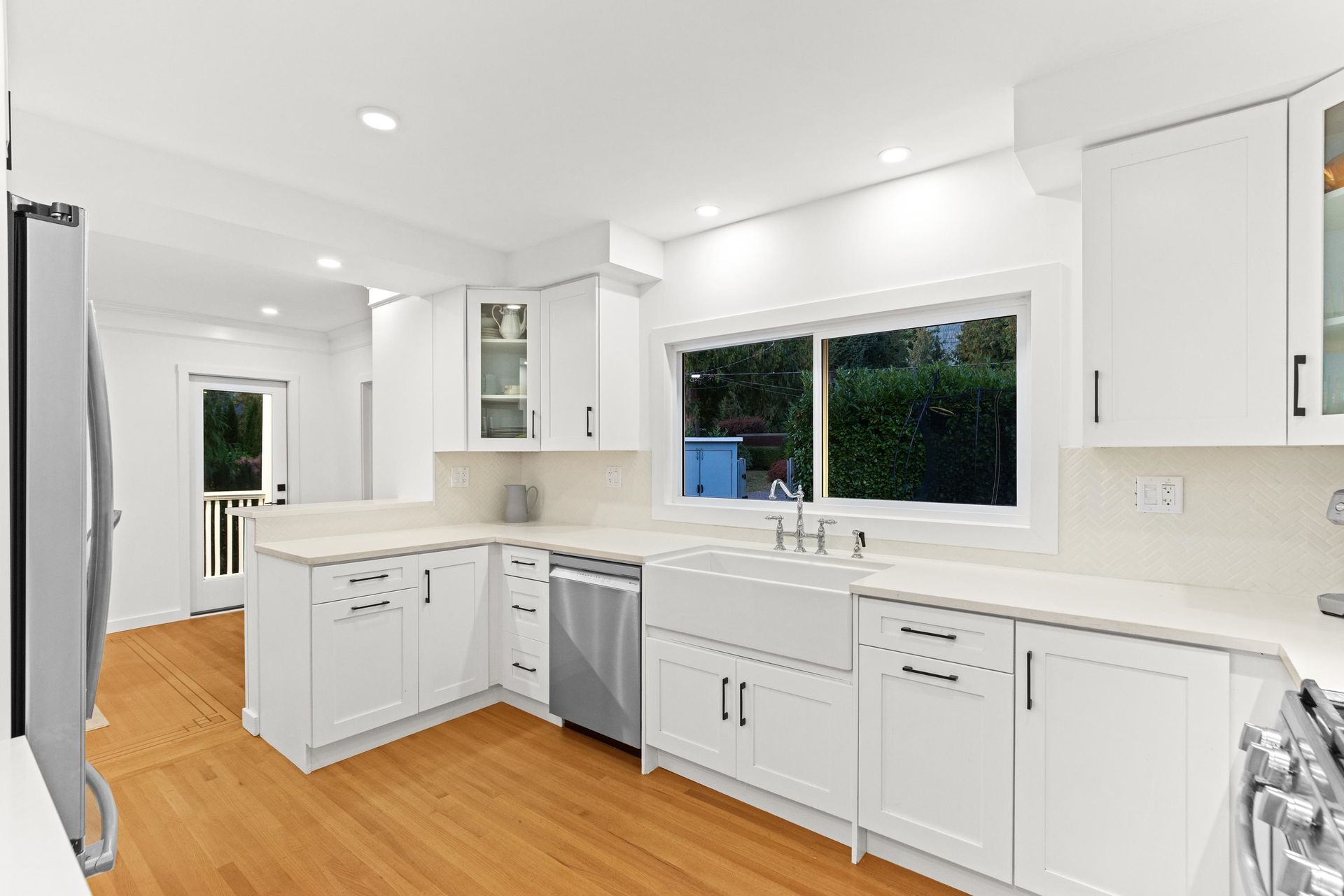 4123-virginia-crescent-canyon-heights-nv-north-vancouver-05