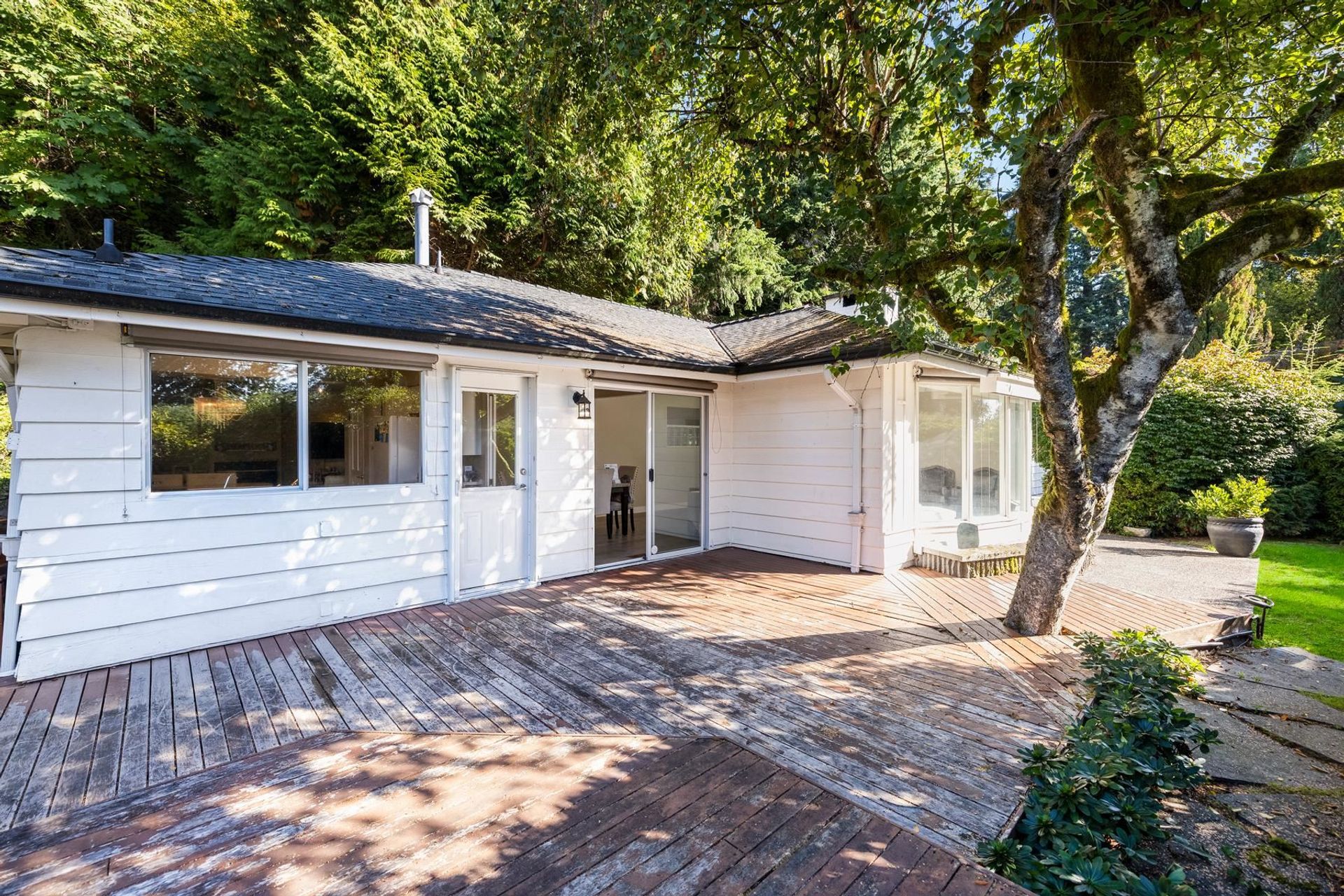 4110-burkeridge-place-bayridge-west-vancouver-01