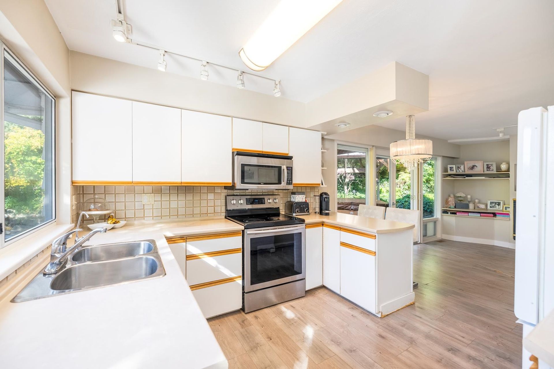 4110-burkeridge-place-bayridge-west-vancouver-04
