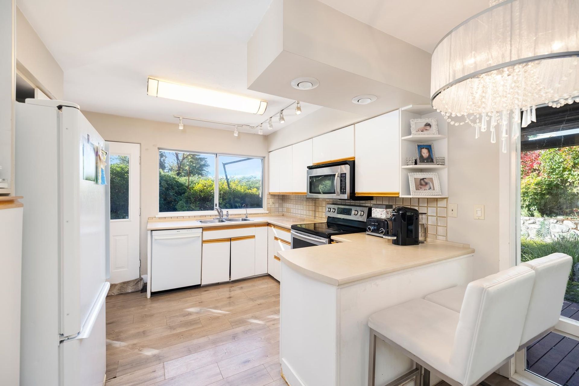 4110-burkeridge-place-bayridge-west-vancouver-05