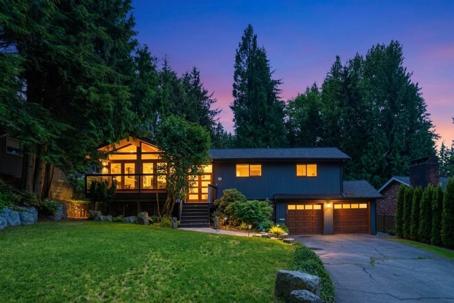 5222-sarita-avenue-canyon-heights-nv-north-vancouver-01
