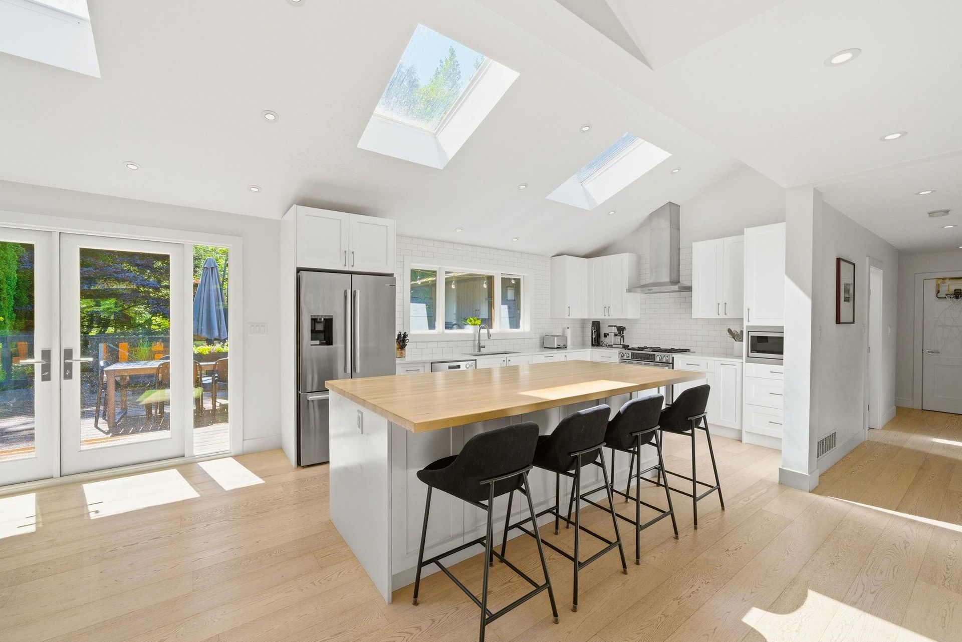 5222-sarita-avenue-canyon-heights-nv-north-vancouver-03