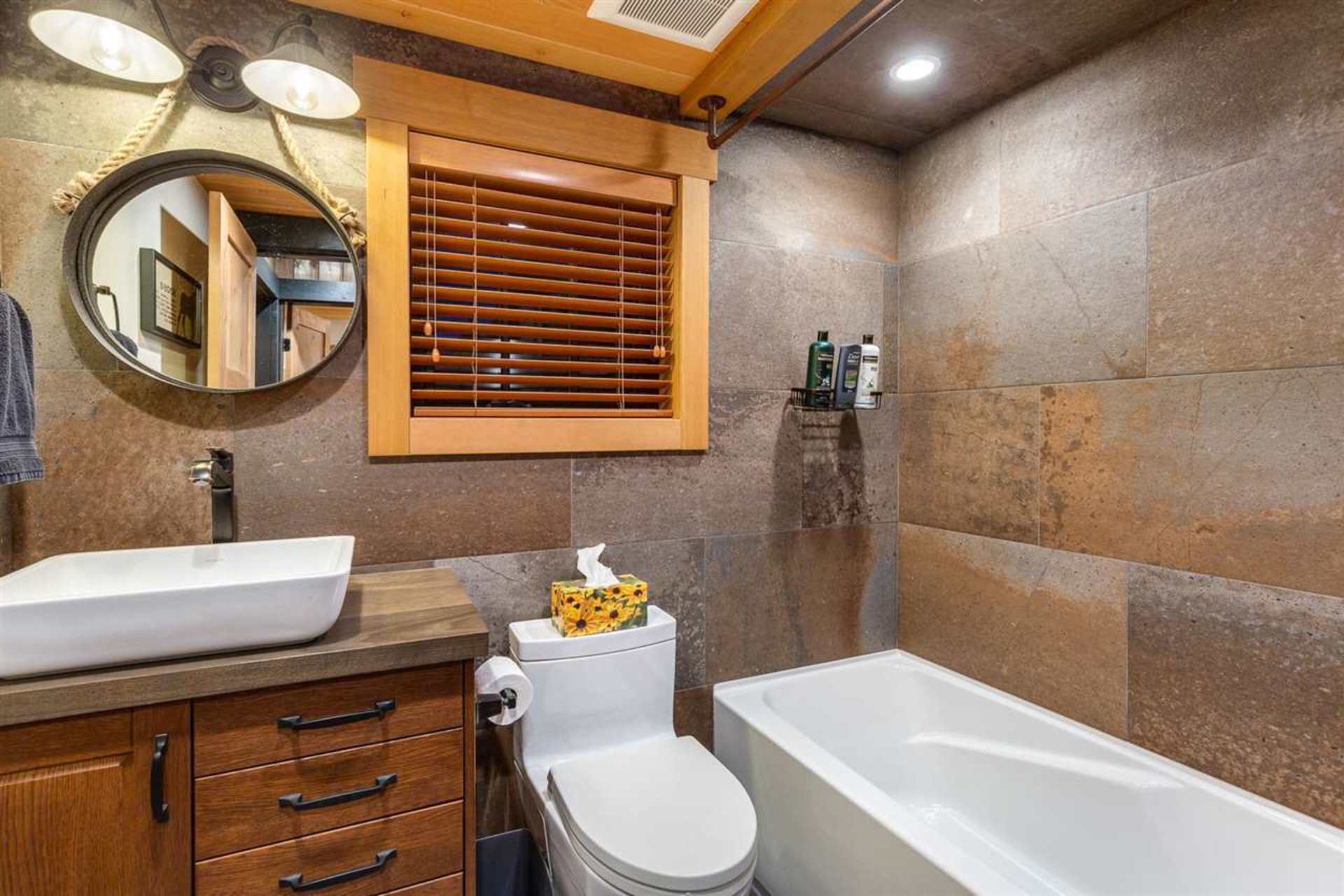 8232-rainbow-drive-alpine-meadows-whistler-05