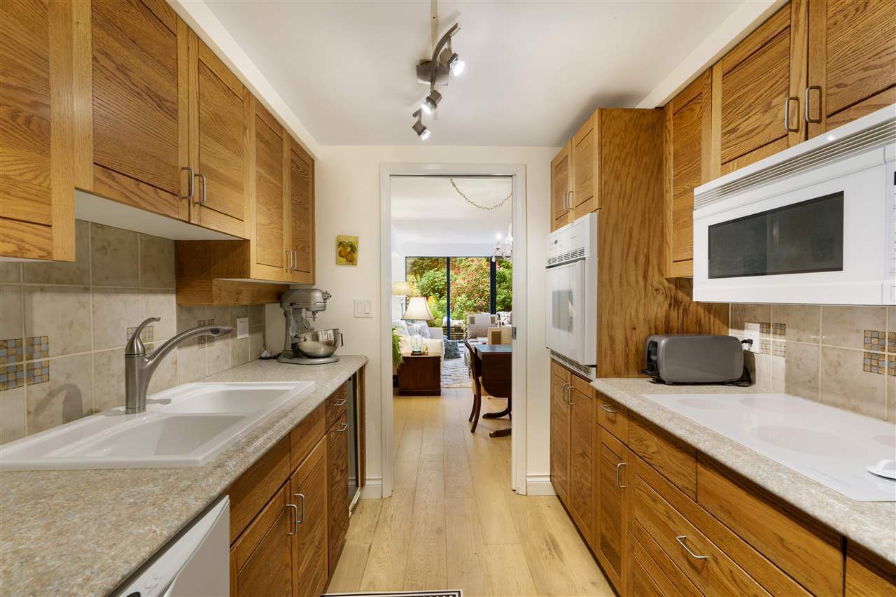 1425-lameys-mill-road-false-creek-vancouver-west-09.jpg