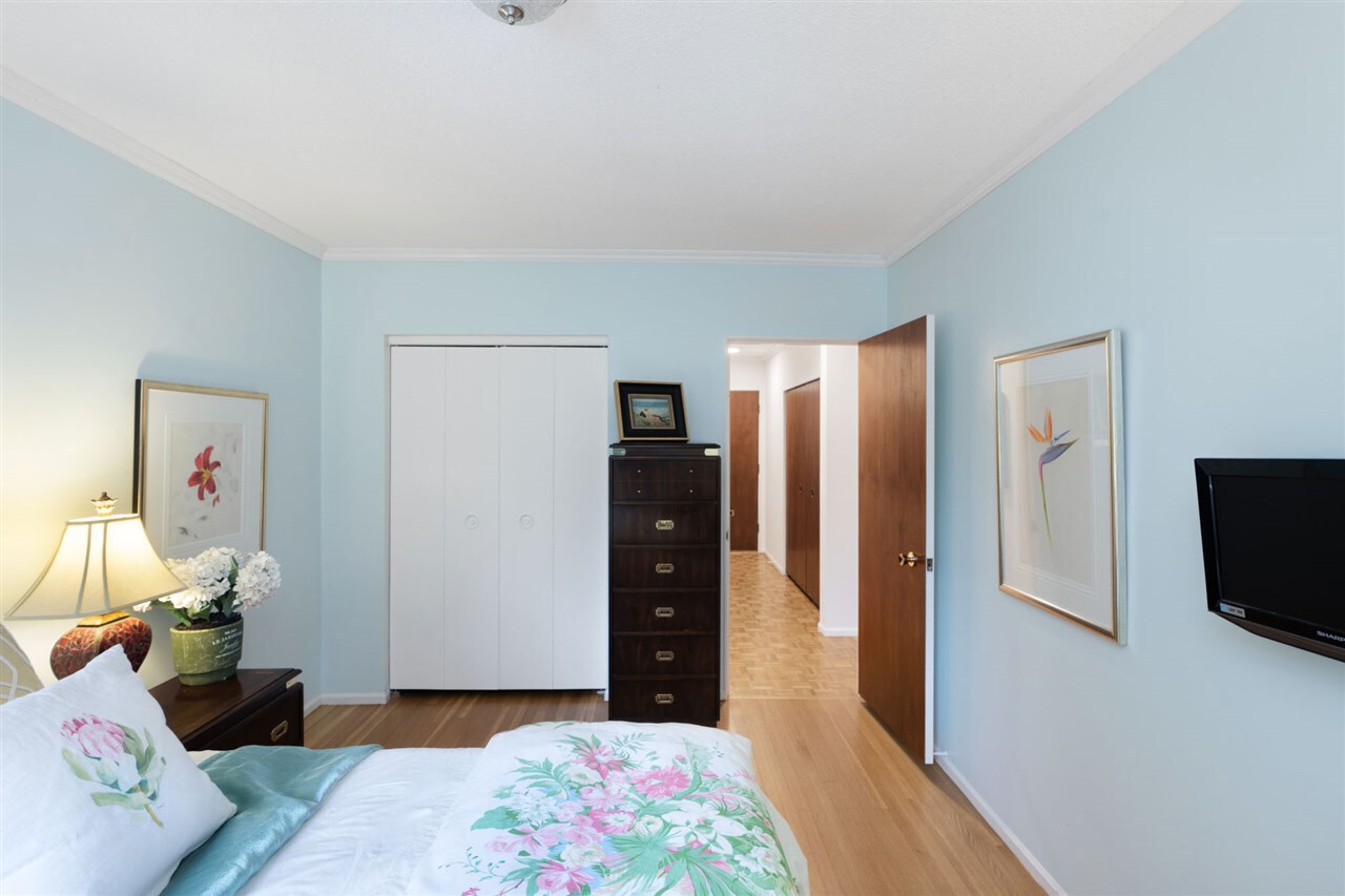 1425-esquimalt-avenue-ambleside-west-vancouver-12.jpg