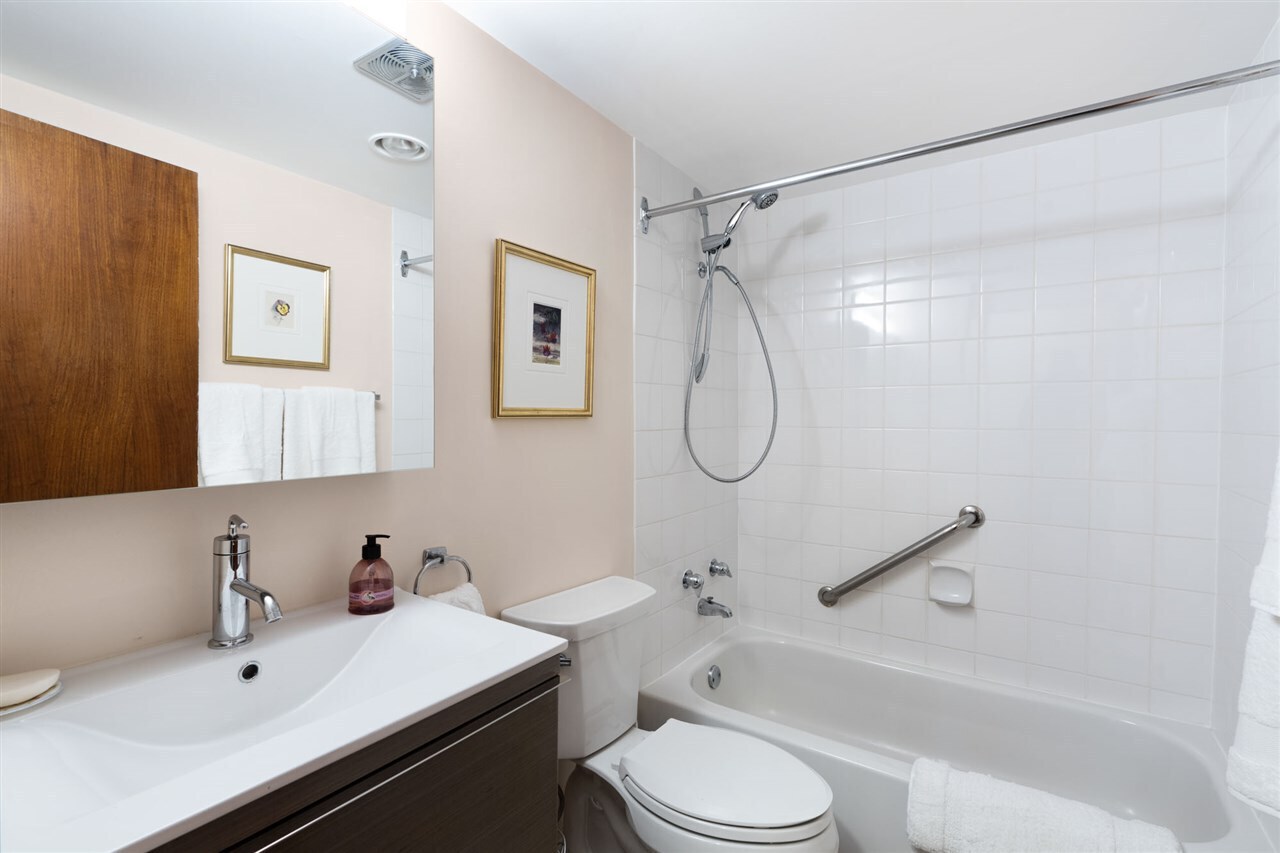 1425-esquimalt-avenue-ambleside-west-vancouver-13.jpg