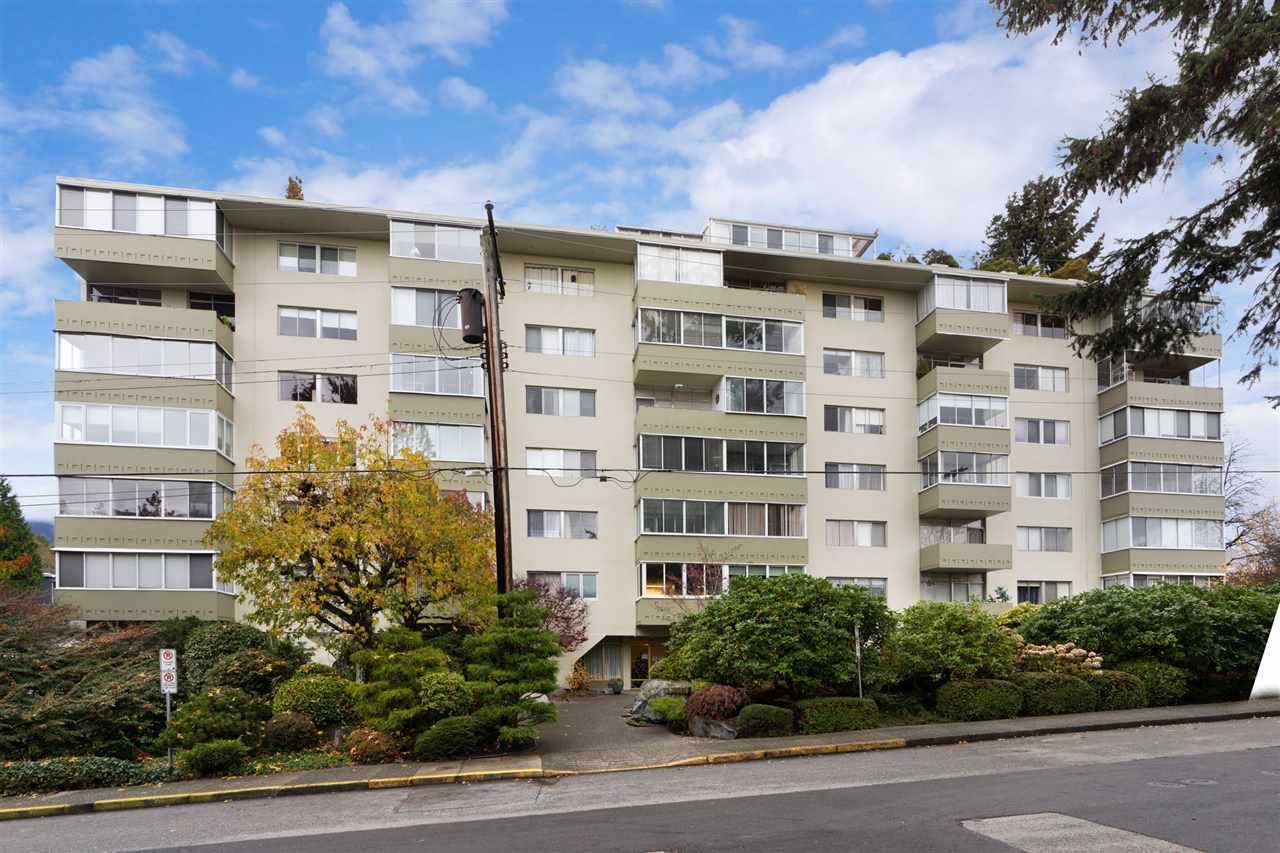 1425-esquimalt-avenue-ambleside-west-vancouver-18.jpg
