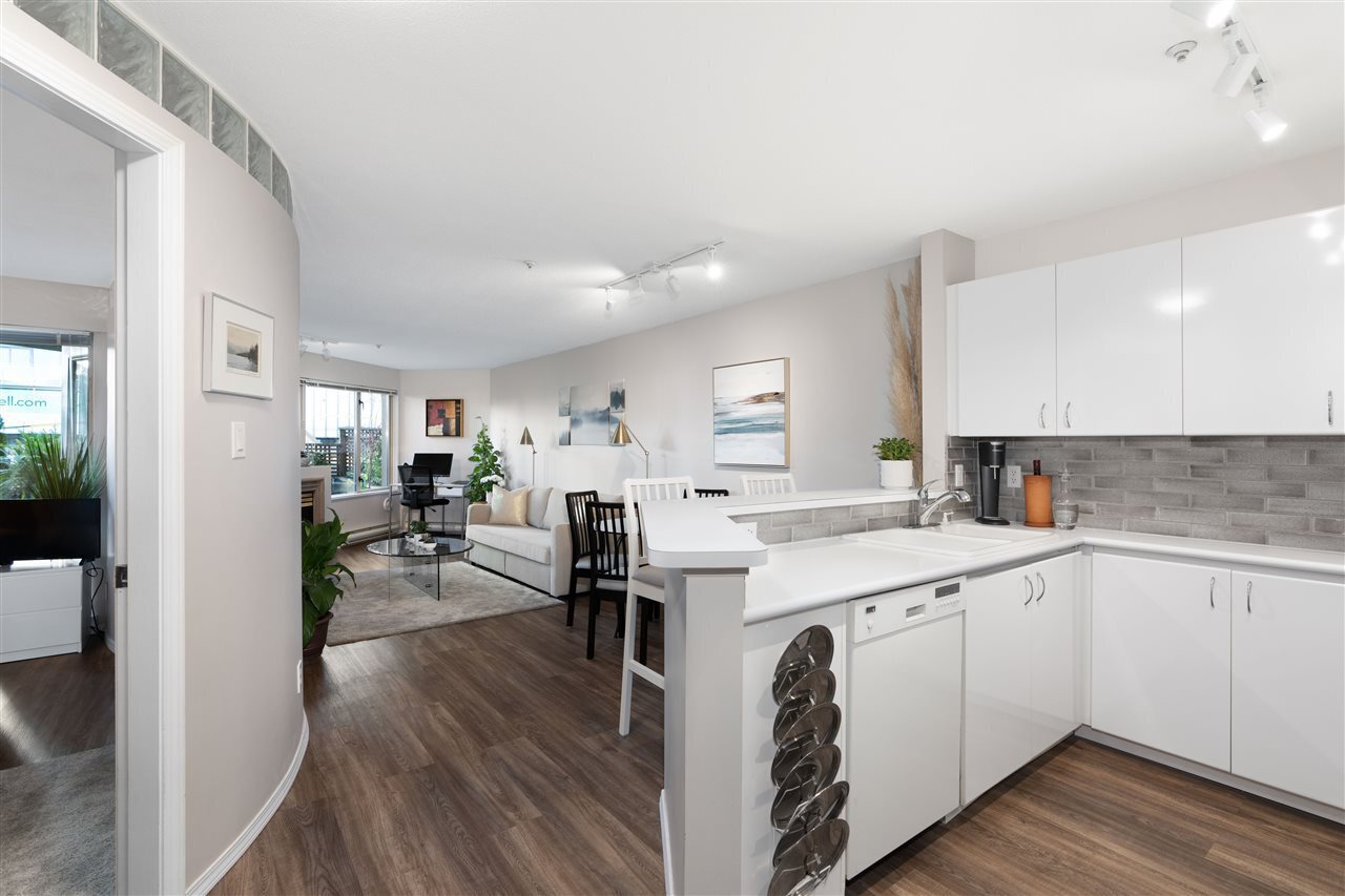 1208-bidwell-street-west-end-vw-vancouver-west-03.jpg
