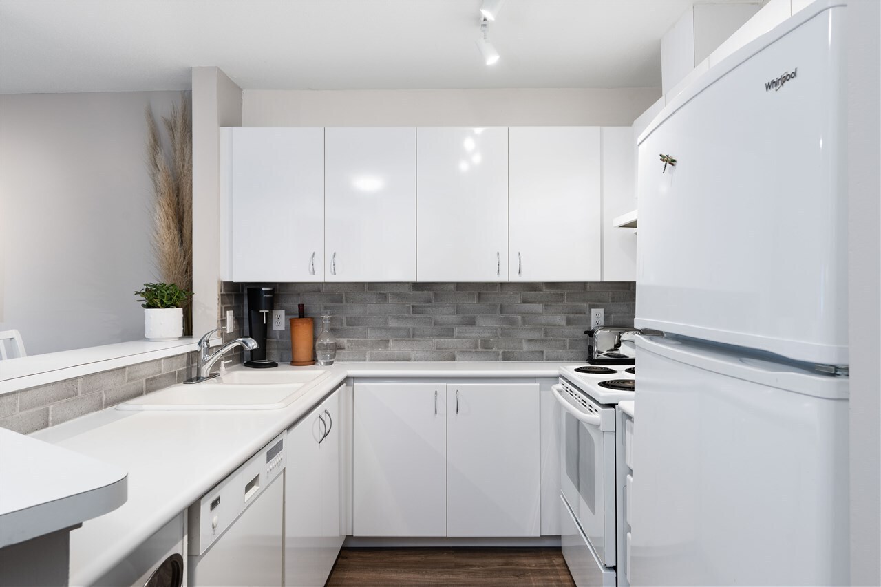 1208-bidwell-street-west-end-vw-vancouver-west-05.jpg