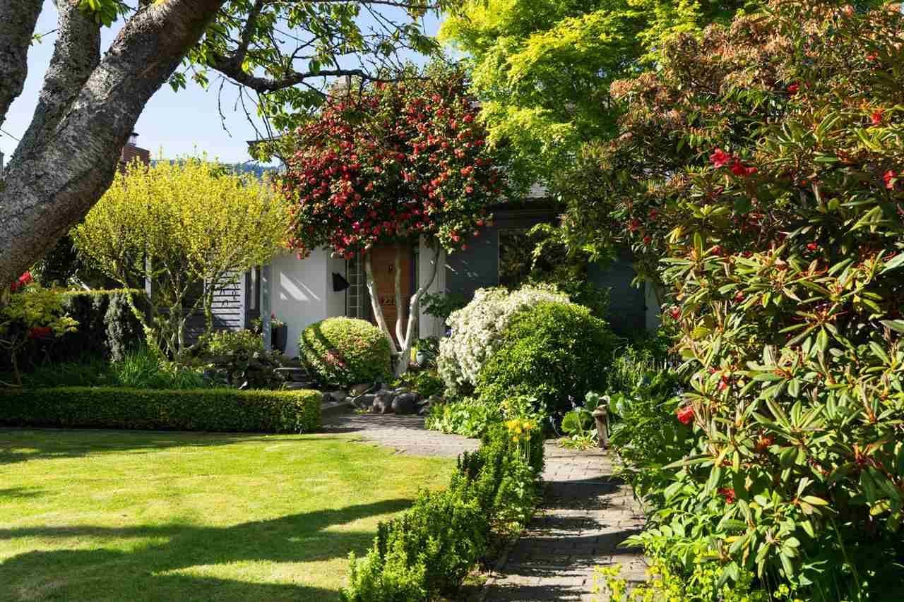 1221 Jefferson Avenue, Ambleside, West Vancouver 4 by Sue Scott Realty 1221 Jefferson Avenue, Ambleside, West Vancouver 4