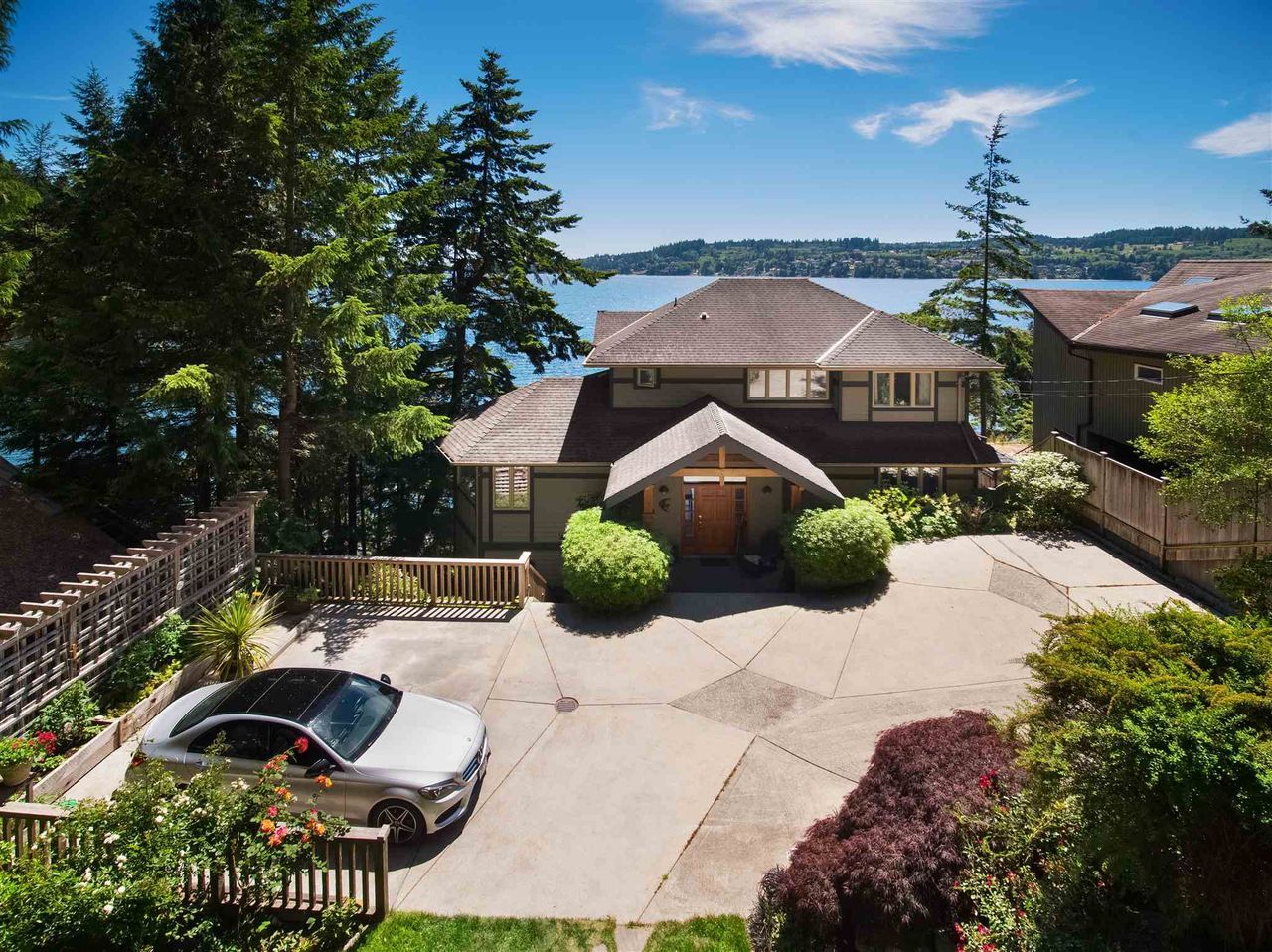6055-coracle-drive-sechelt-district-sunshine-coast-04.jpg