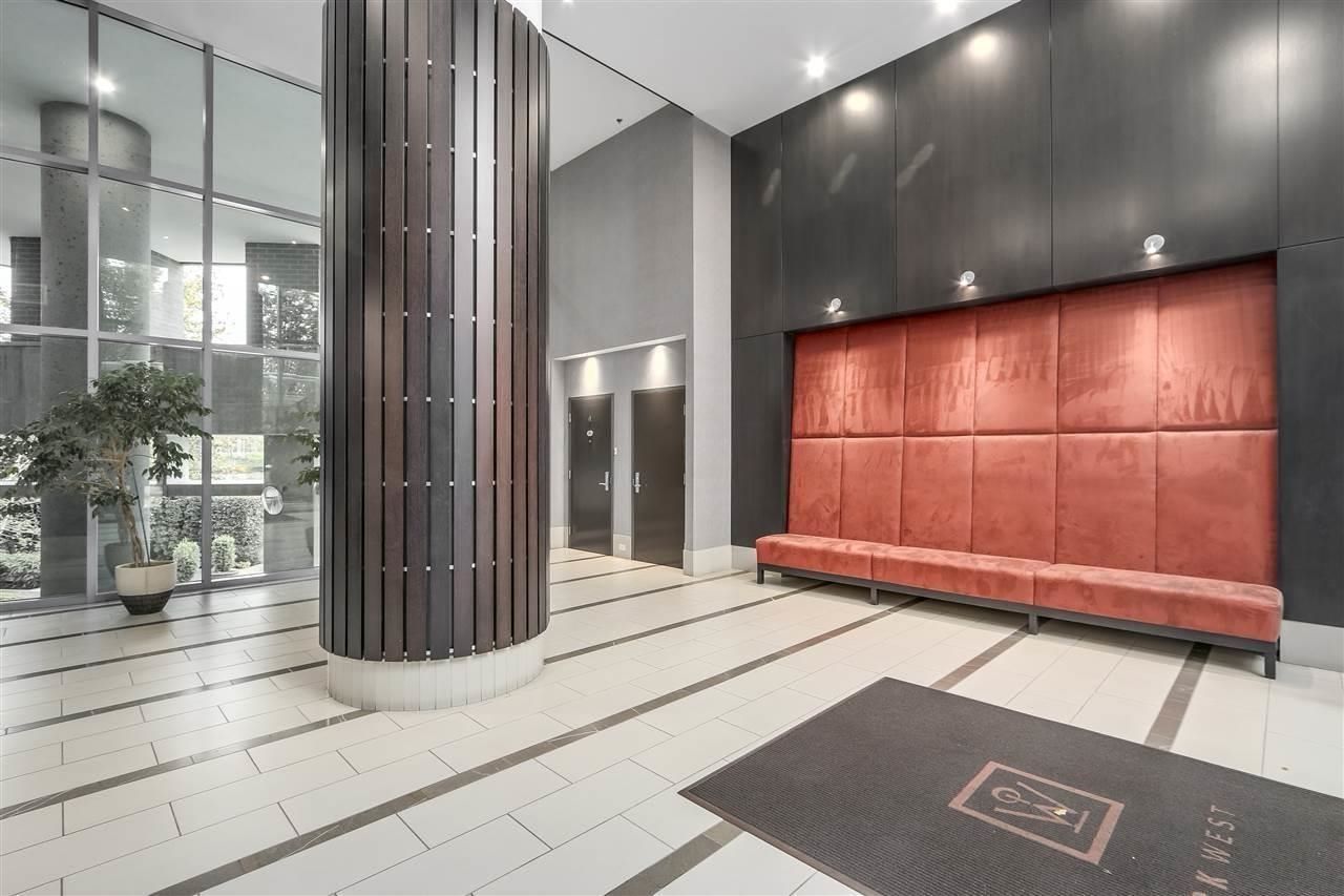 455-beach-crescent-yaletown-vancouver-west-02.jpg