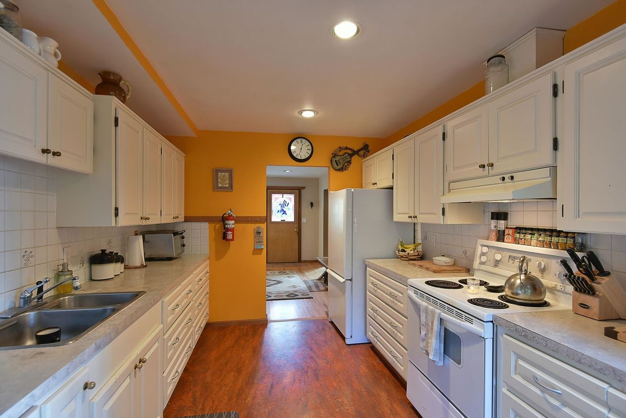 5687-rutherford-road-halfmn-bay-secret-cv-redroofs-sunshine-coast-15.jpg