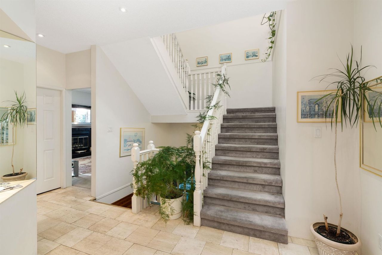5419-molina-crescent-canyon-heights-nv-north-vancouver-07.jpg