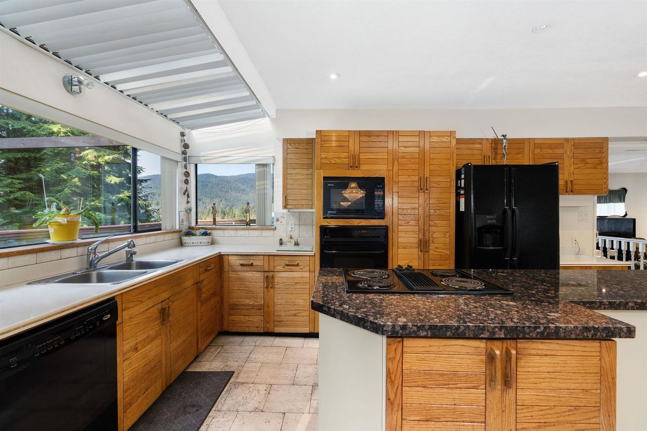 5419-molina-crescent-canyon-heights-nv-north-vancouver-15.jpg
