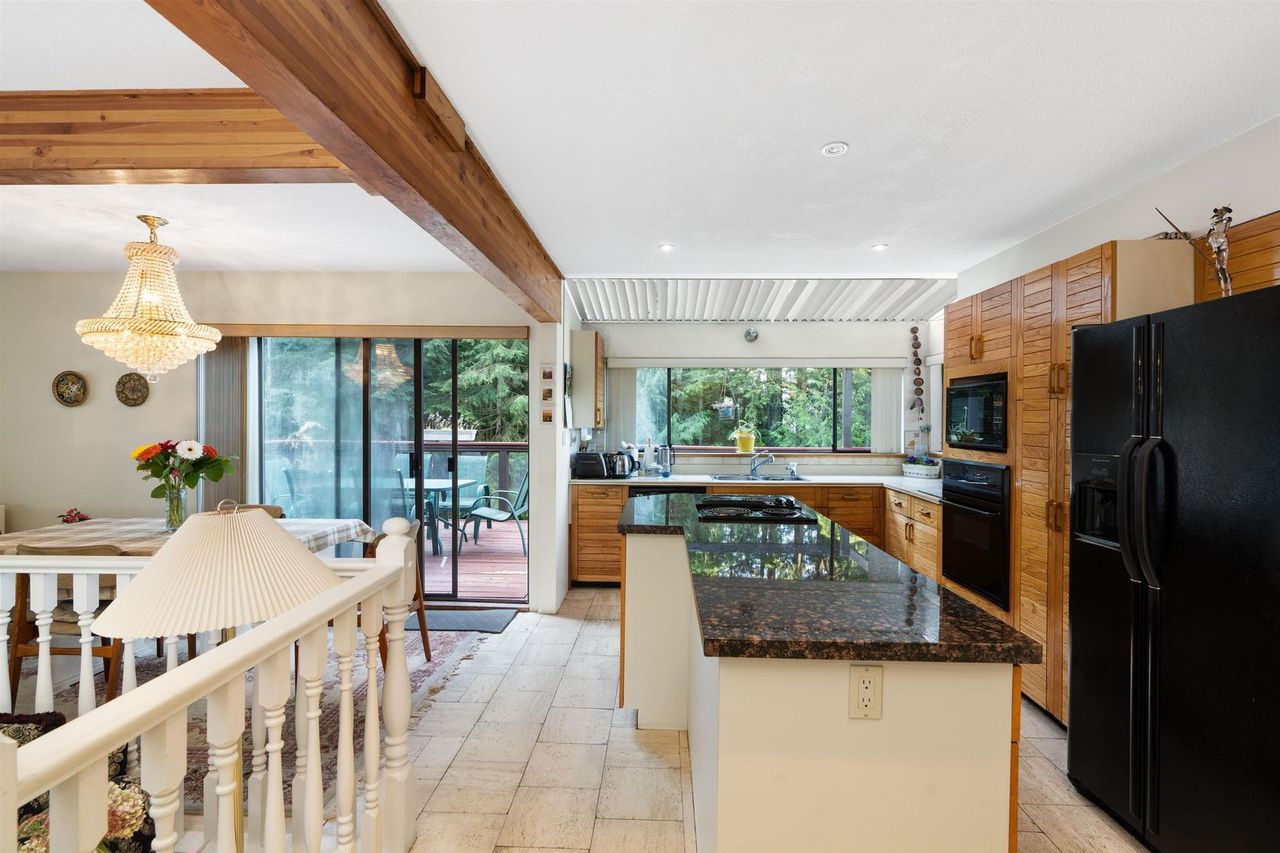 5419-molina-crescent-canyon-heights-nv-north-vancouver-17.jpg