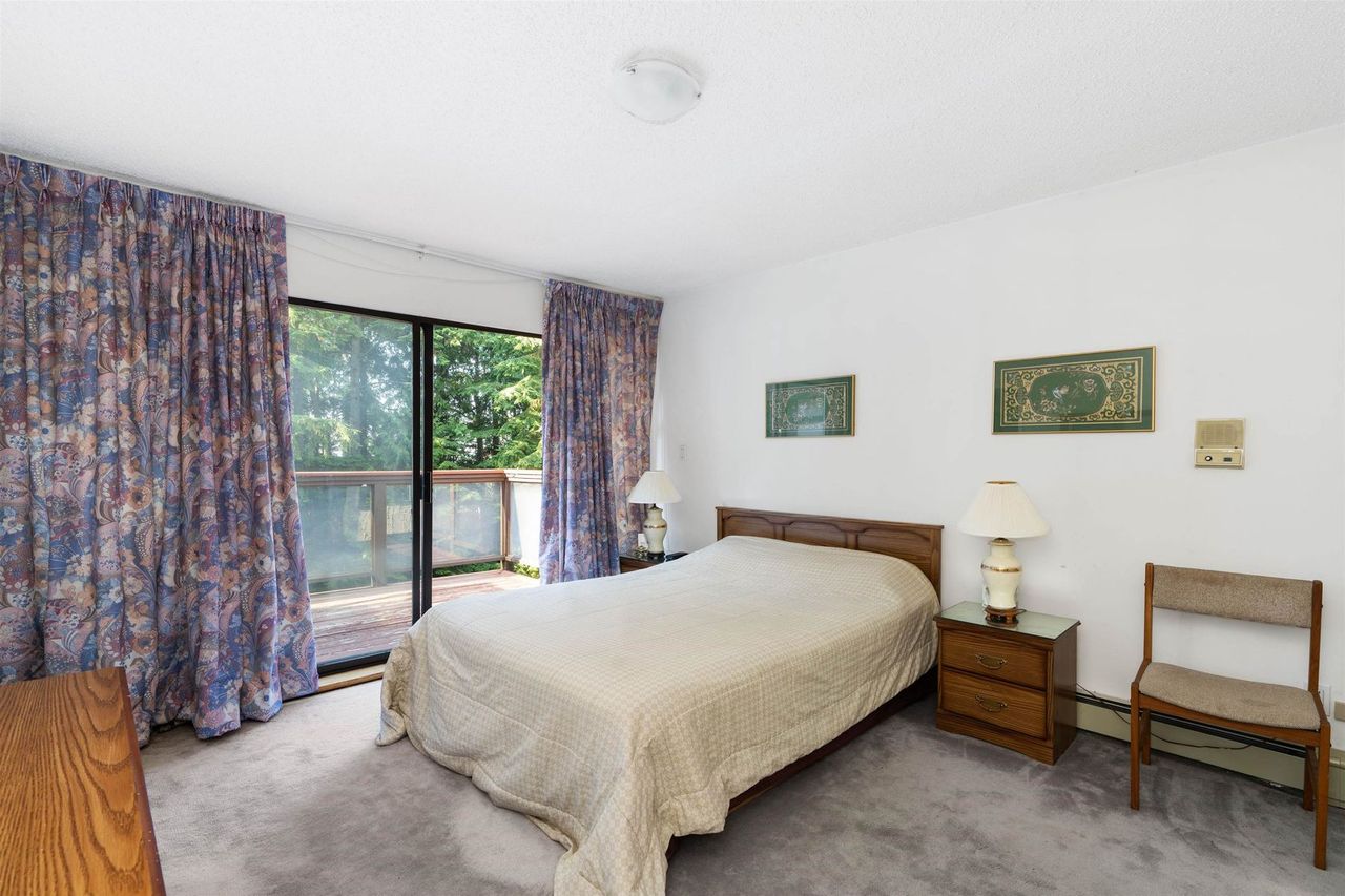 5419-molina-crescent-canyon-heights-nv-north-vancouver-27.jpg