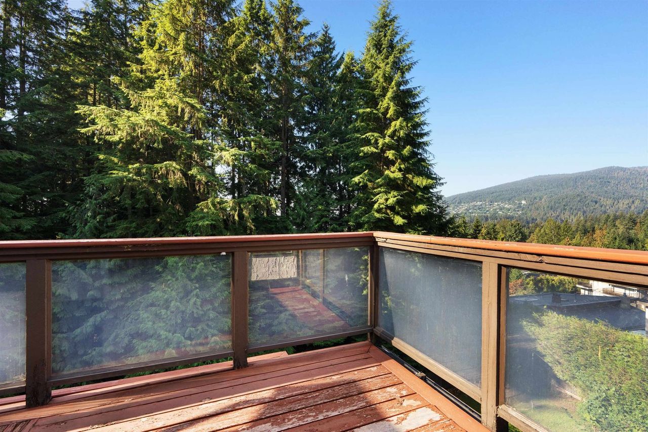 5419-molina-crescent-canyon-heights-nv-north-vancouver-28.jpg