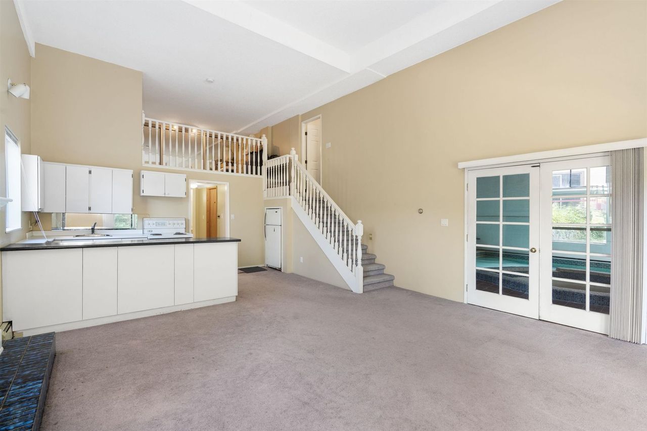 5419-molina-crescent-canyon-heights-nv-north-vancouver-32.jpg