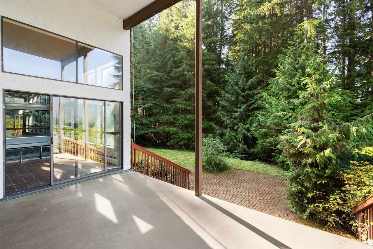 5419-molina-crescent-canyon-heights-nv-north-vancouver-38.jpg
