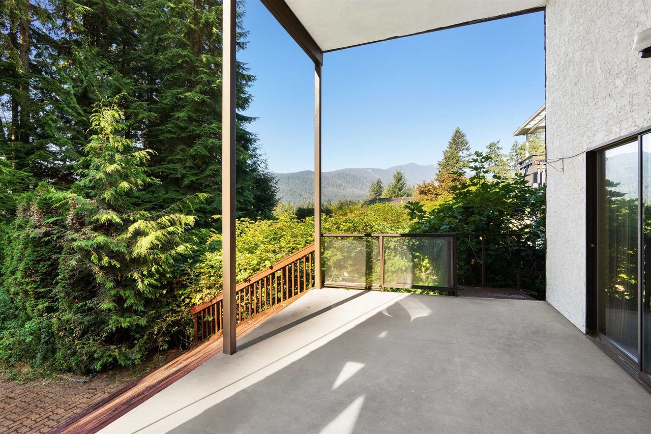 5419-molina-crescent-canyon-heights-nv-north-vancouver-39.jpg
