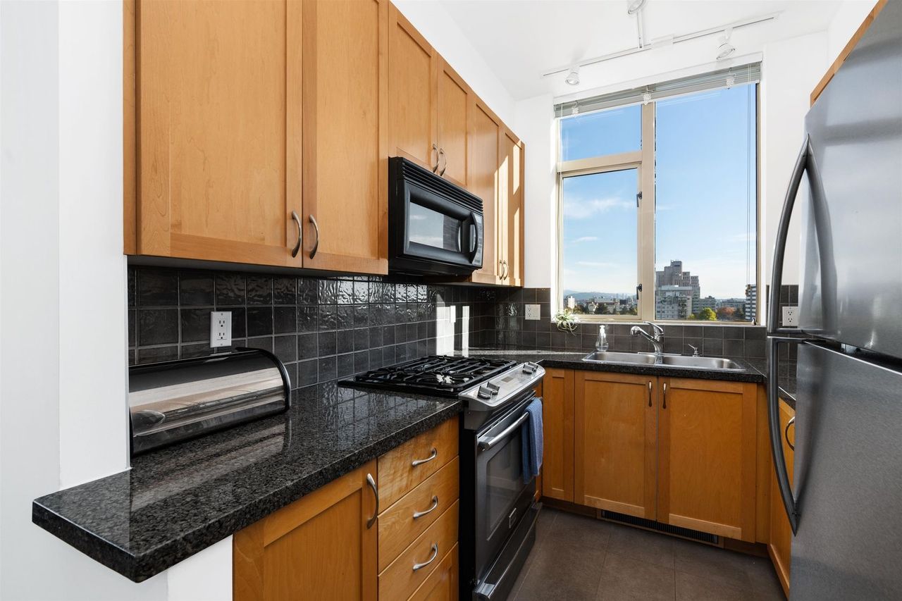 1316-w-11th-avenue-fairview-vw-vancouver-west-11.jpg