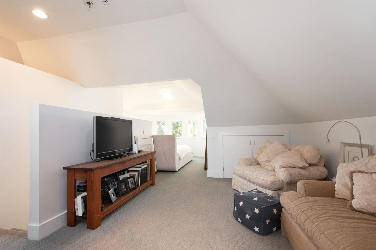 2047-fulton-avenue-ambleside-west-vancouver-18.jpg