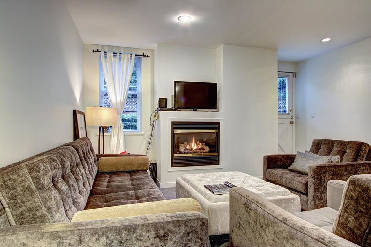 2047-fulton-avenue-ambleside-west-vancouver-26.jpg