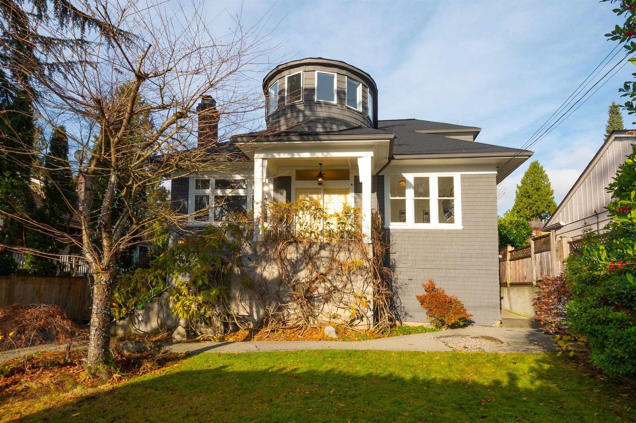 2047-fulton-avenue-ambleside-west-vancouver-32.jpg