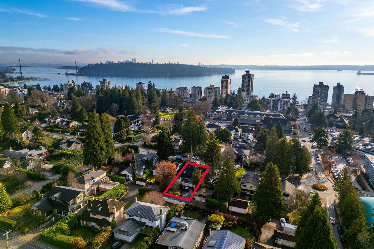 2047-fulton-avenue-ambleside-west-vancouver-38.jpg