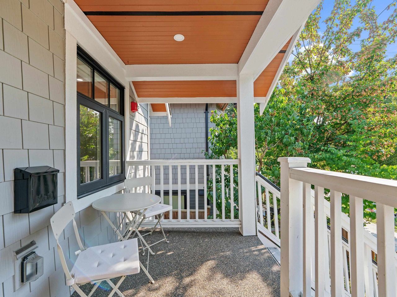 1-371-e-16th-avenue-mount-pleasant-ve-vancouver-east-03.jpg