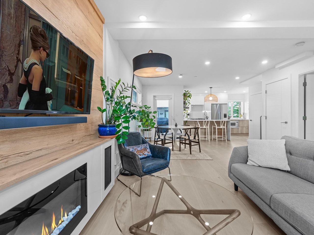 1-371-e-16th-avenue-mount-pleasant-ve-vancouver-east-07.jpg