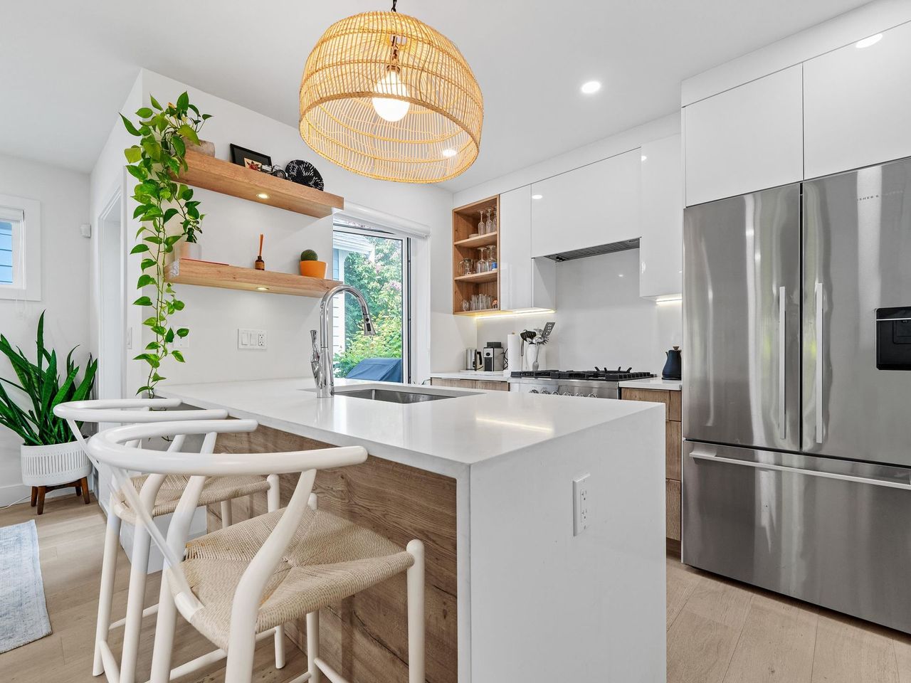 1-371-e-16th-avenue-mount-pleasant-ve-vancouver-east-12.jpg