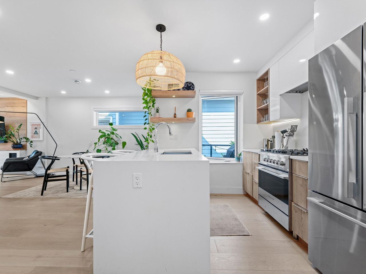 1-371-e-16th-avenue-mount-pleasant-ve-vancouver-east-13.jpg
