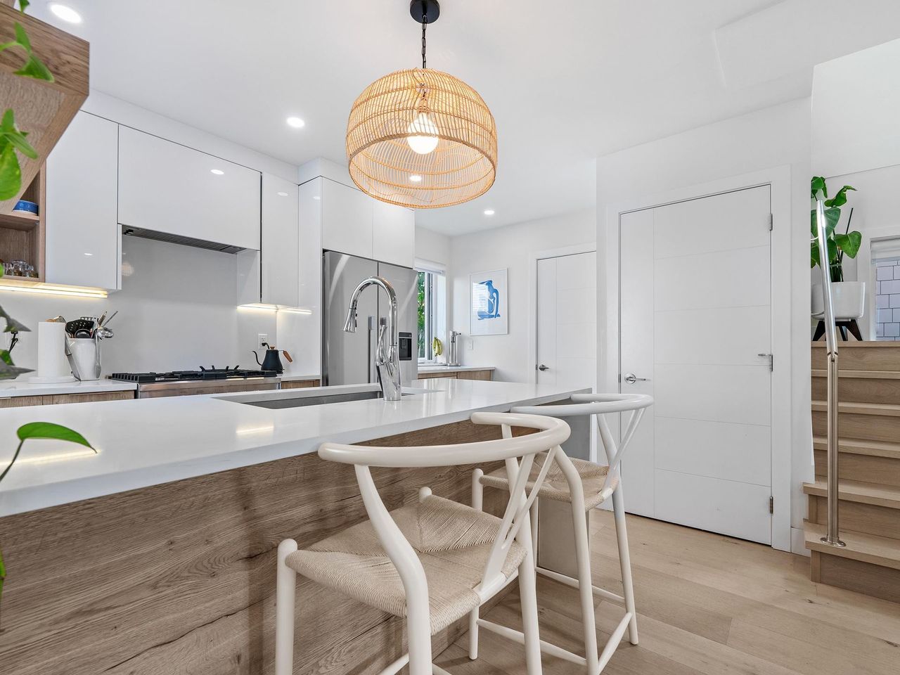 1-371-e-16th-avenue-mount-pleasant-ve-vancouver-east-14.jpg