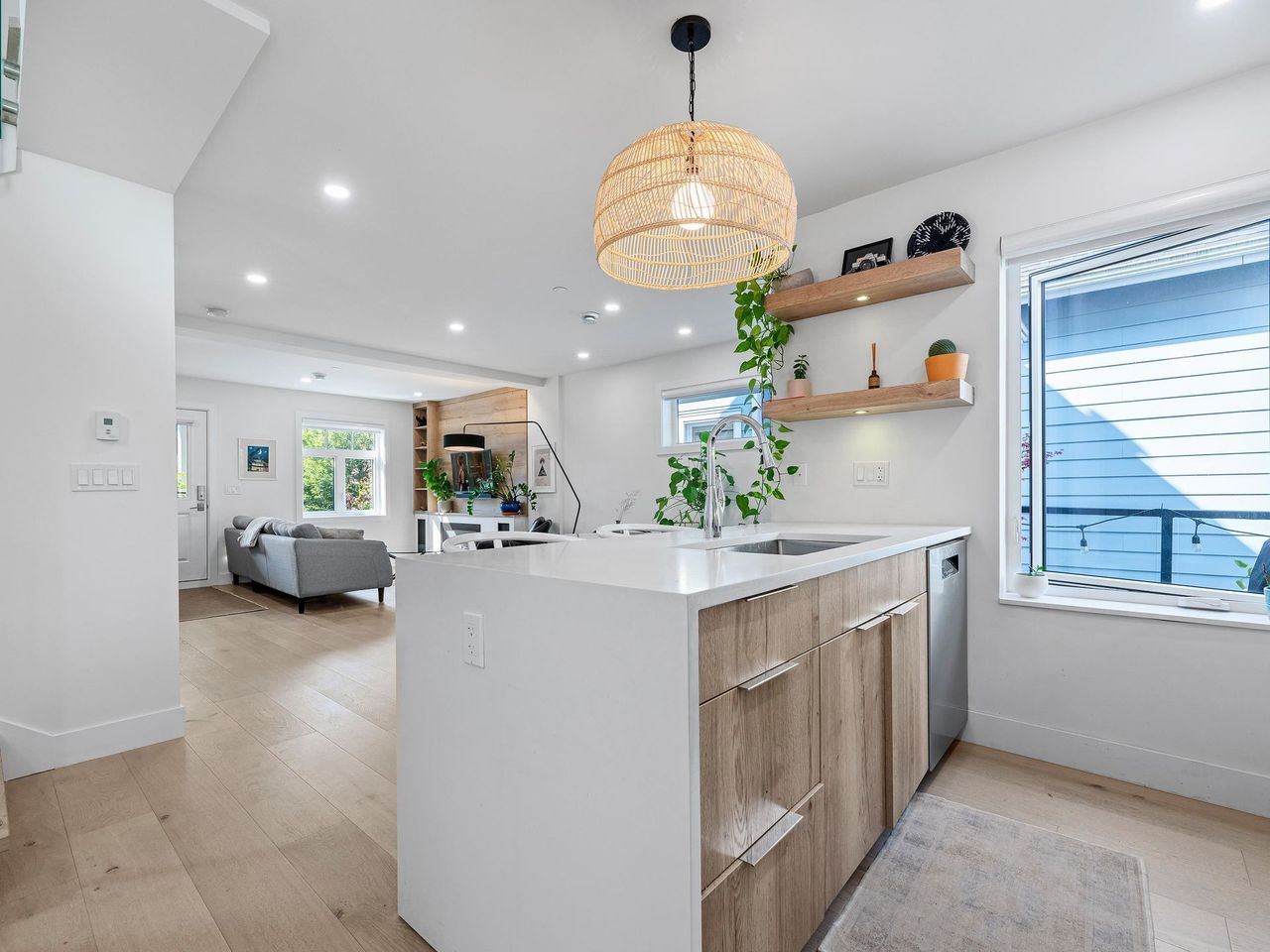 1-371-e-16th-avenue-mount-pleasant-ve-vancouver-east-16.jpg
