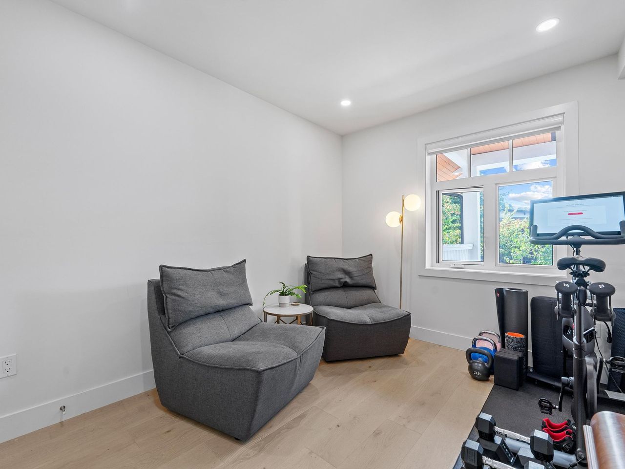 1-371-e-16th-avenue-mount-pleasant-ve-vancouver-east-26.jpg