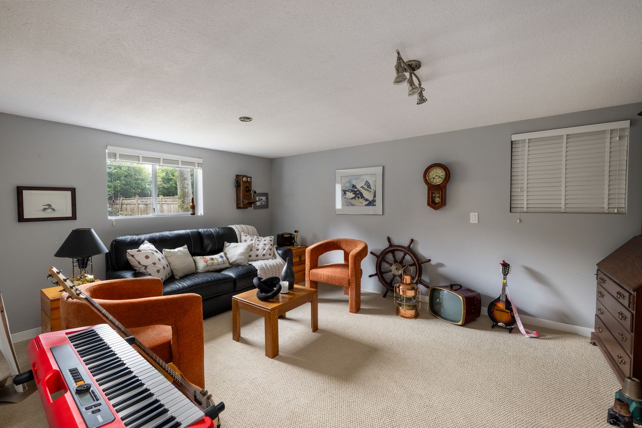 4520-capilano-rd-8614.jpg