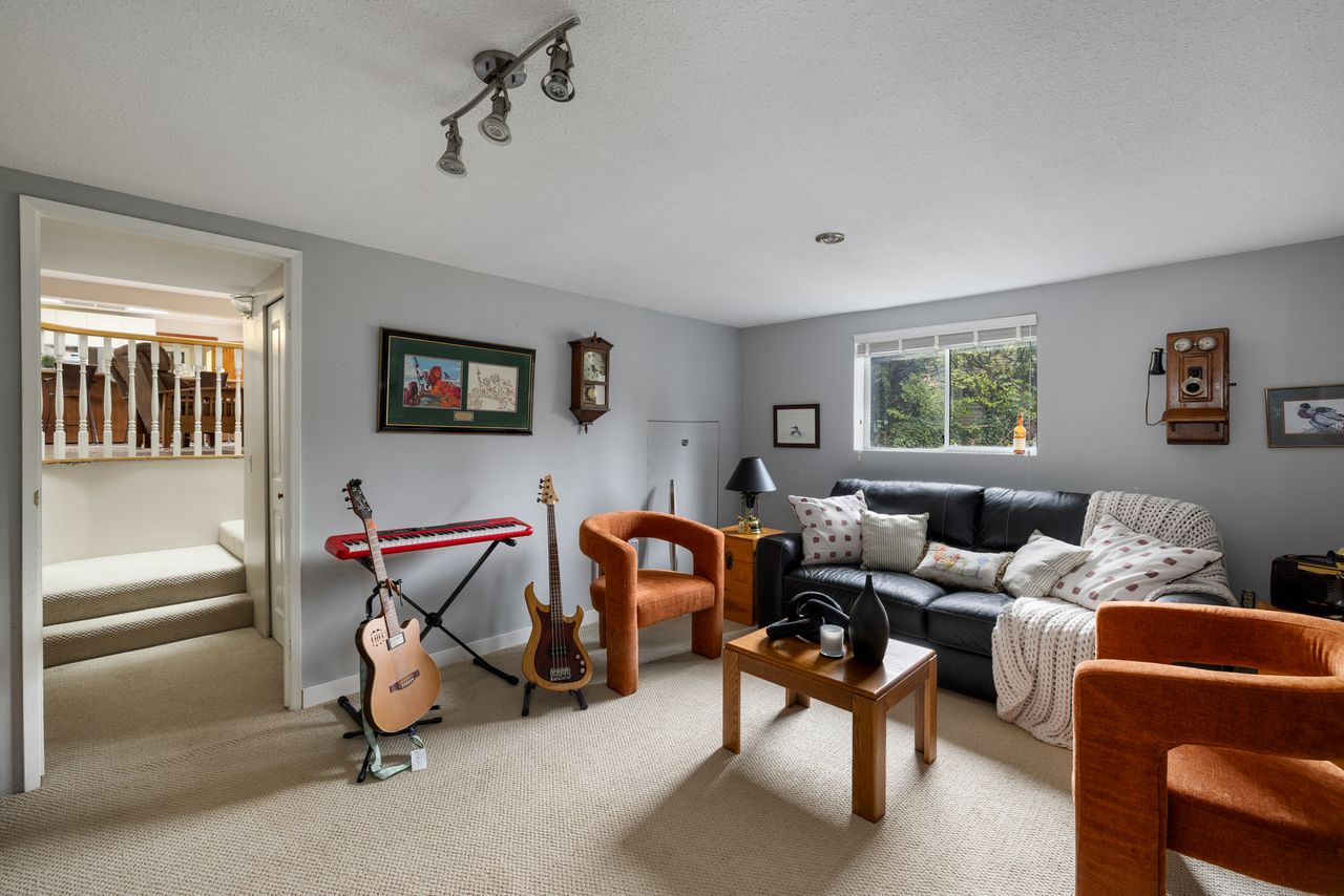 4520-capilano-rd-8618.jpg