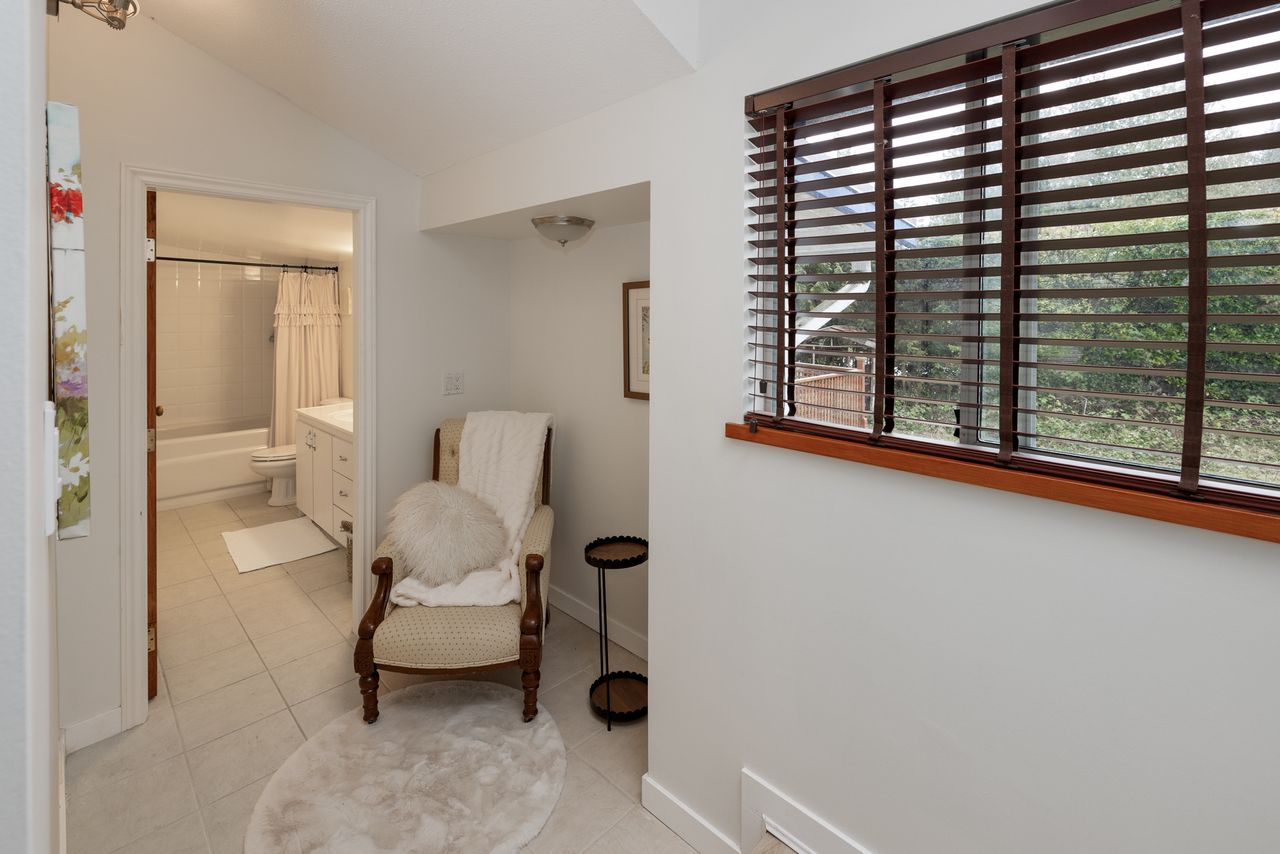 4520-capilano-rd-8643.jpg