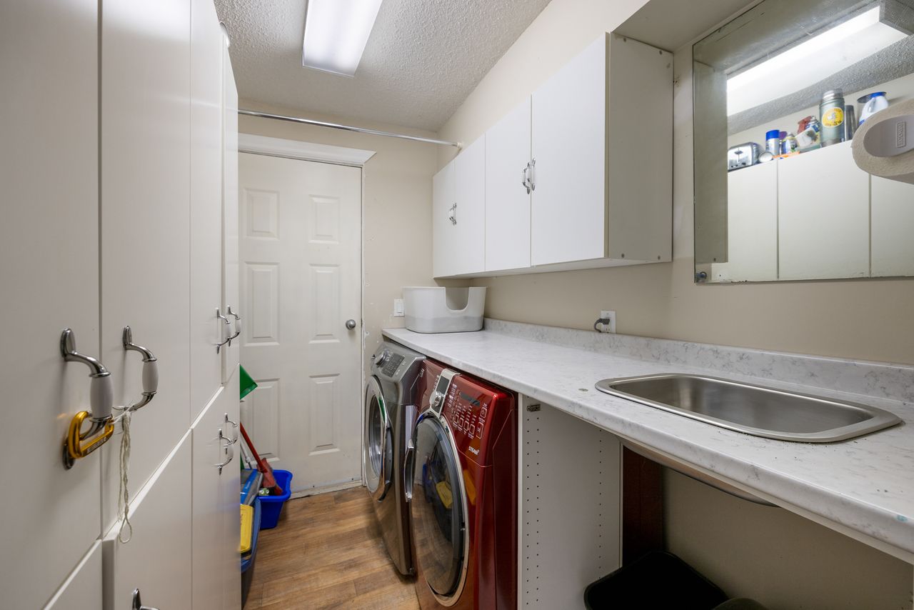 4520-capilano-rd-8673.jpg