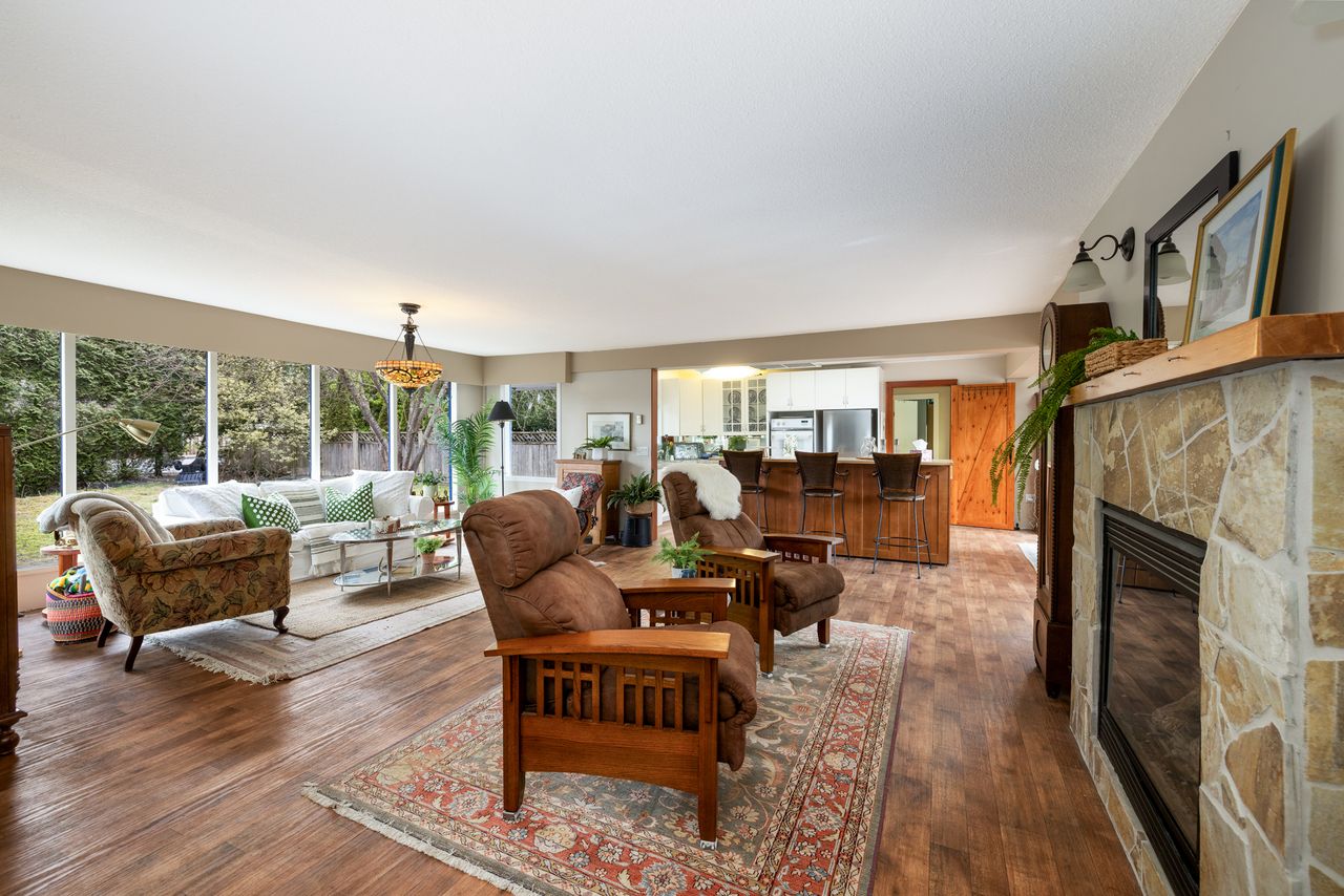4520-capilano-rd-8713.jpg