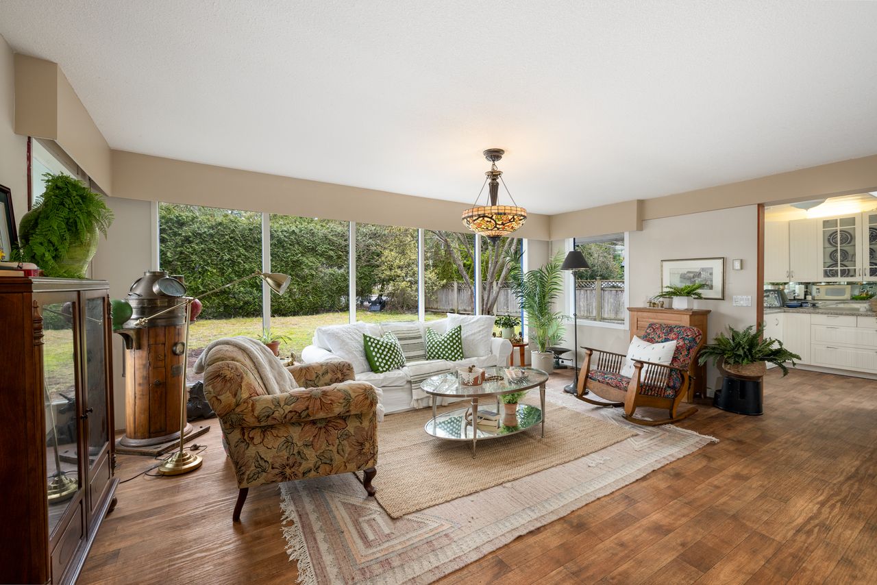 4520-capilano-rd-8717.jpg