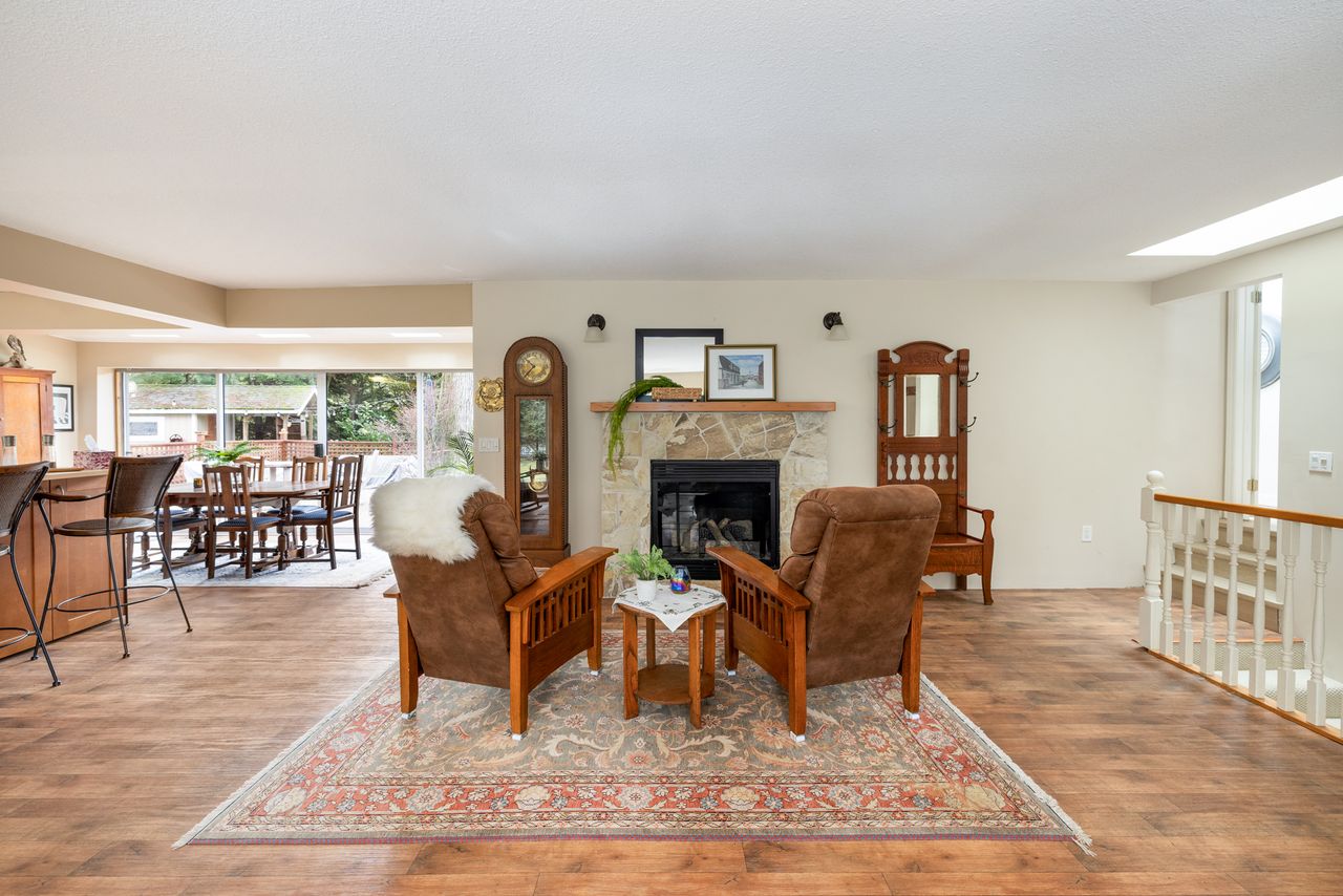 4520-capilano-rd-8726.jpg