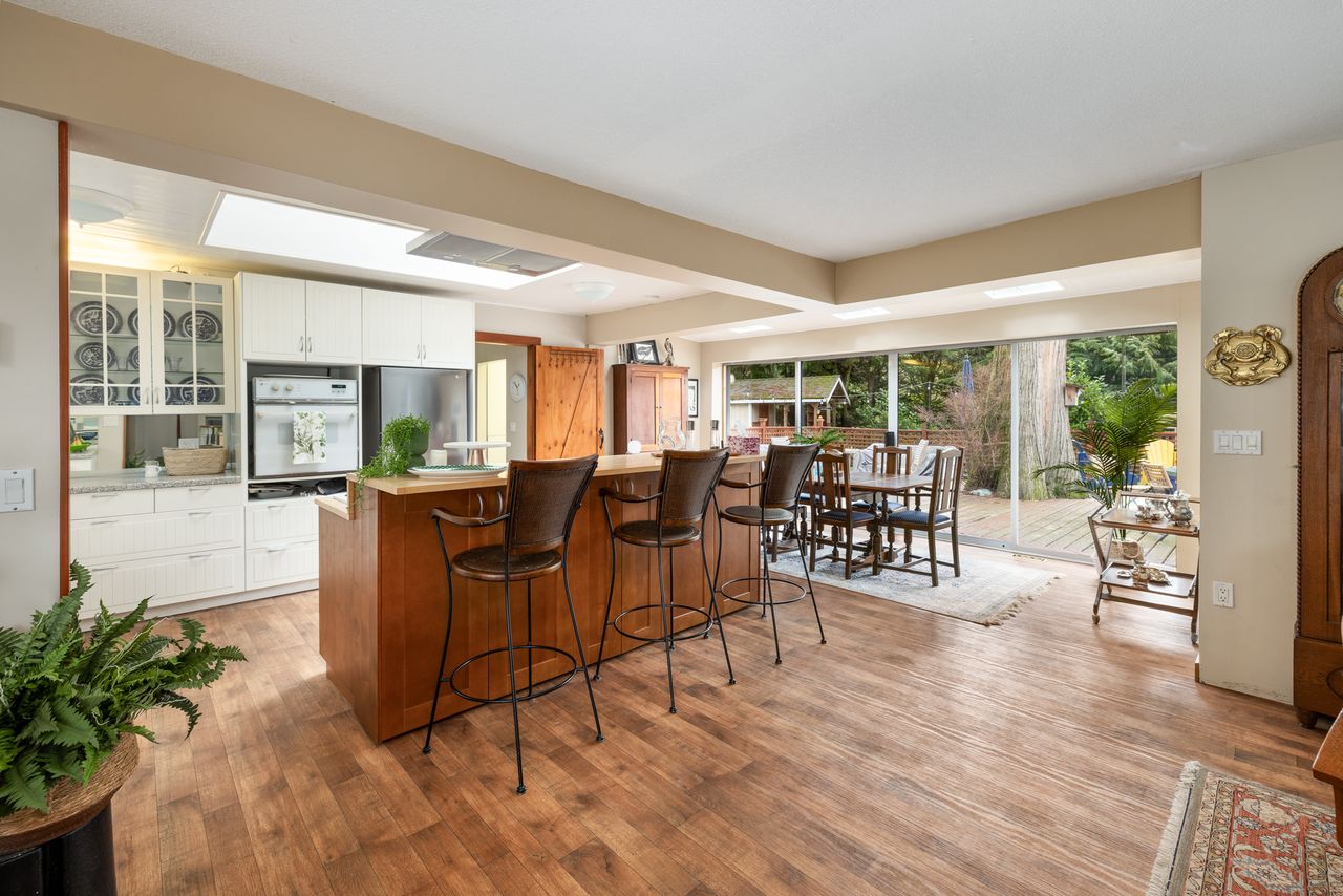 4520-capilano-rd-8731.jpg