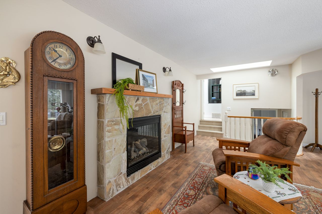 4520-capilano-rd-8754.jpg