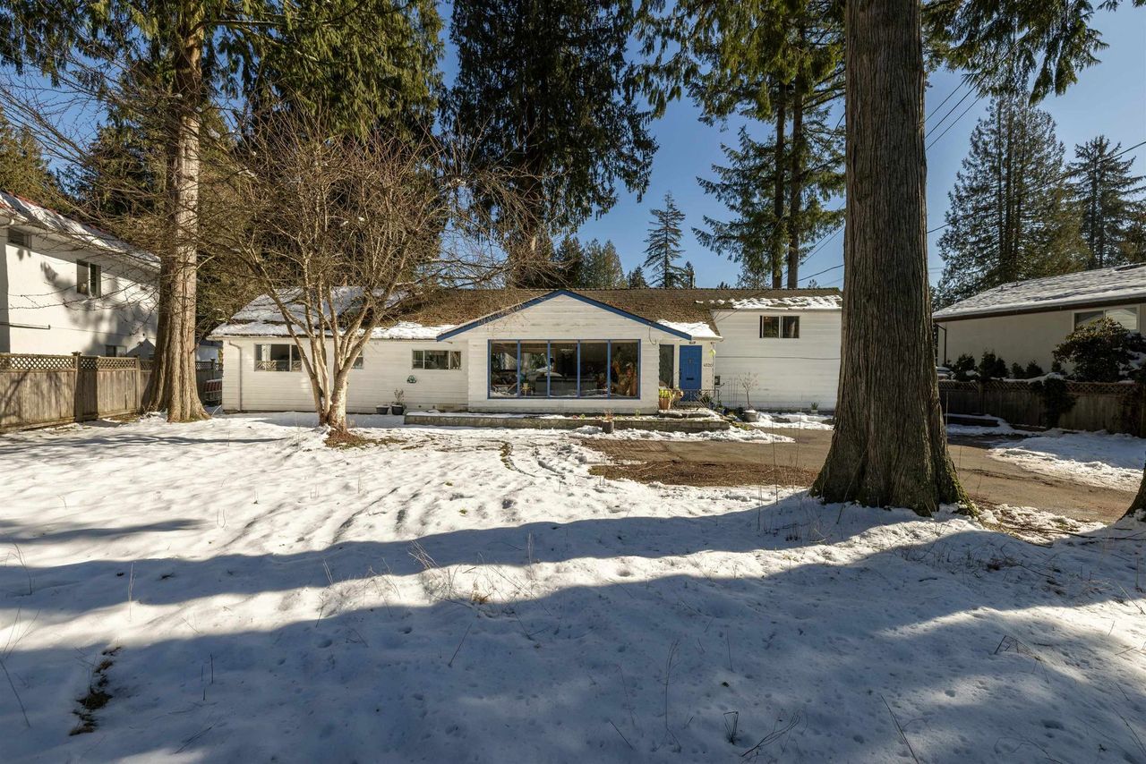 4520-capilano-road-canyon-heights-nv-north-vancouver-01.jpg