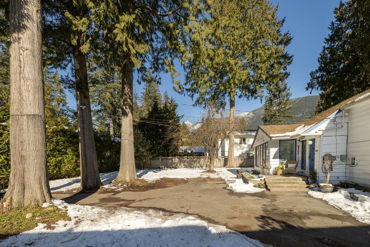 4520-capilano-road-canyon-heights-nv-north-vancouver-02.jpg